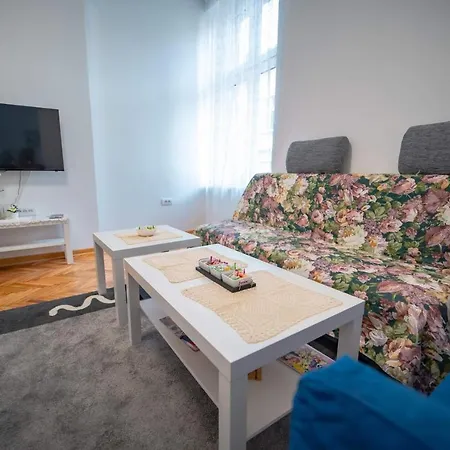 Botanical9, Centre, 2 Bedroom *